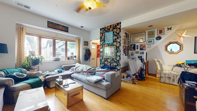1742 W School Street, Chicago, IL 60657