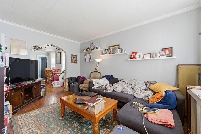 1742 W School Street, Chicago, IL 60657