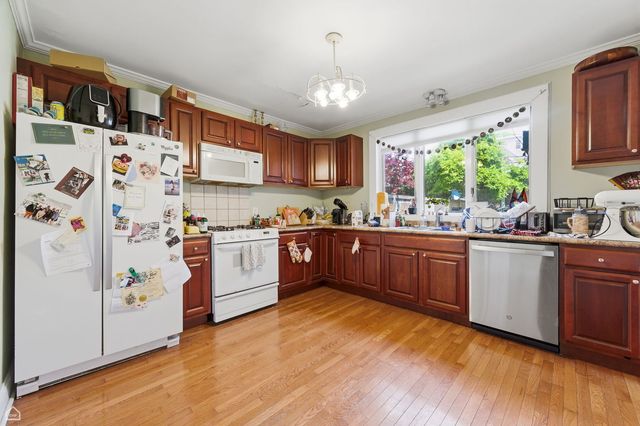 1742 W School Street, Chicago, IL 60657