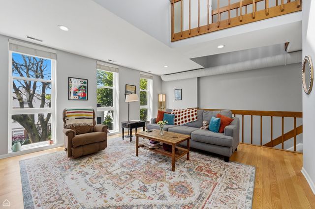 1742 W School Street, Chicago, IL 60657