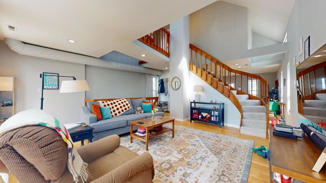 1742 W School Street, Chicago, IL 60657