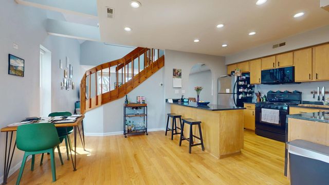 1742 W School Street, Chicago, IL 60657