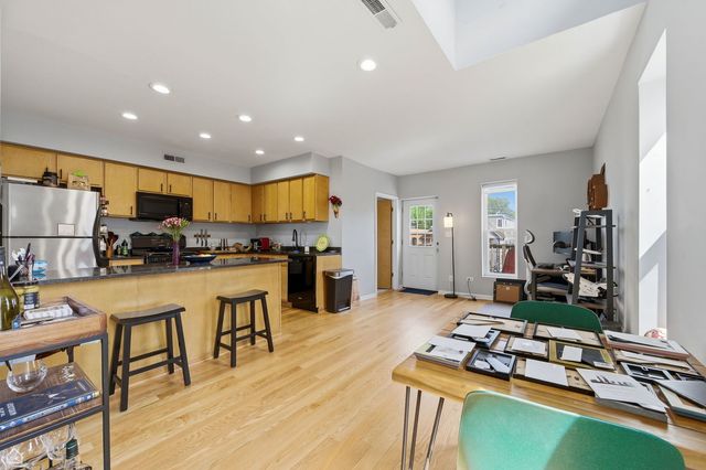 1742 W School Street, Chicago, IL 60657