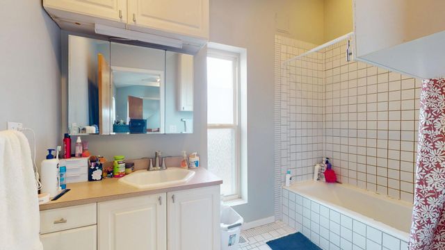 1742 W School Street, Chicago, IL 60657