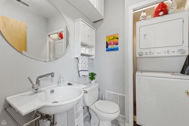 1742 W School Street, Chicago, IL 60657