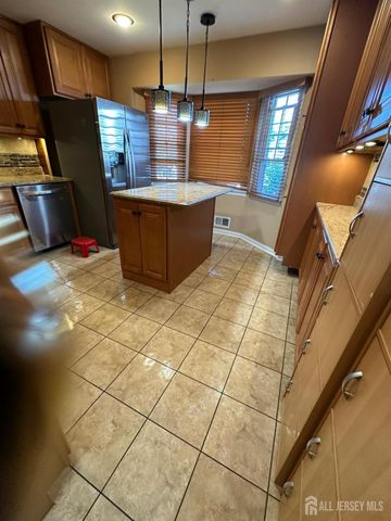 9 GARDENIA CT Court, Sayreville, NJ 08872