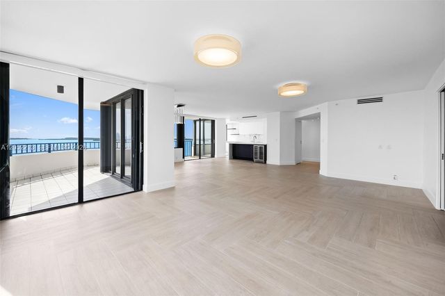 520 Brickell Key Dr A1206, Miami, FL 33131