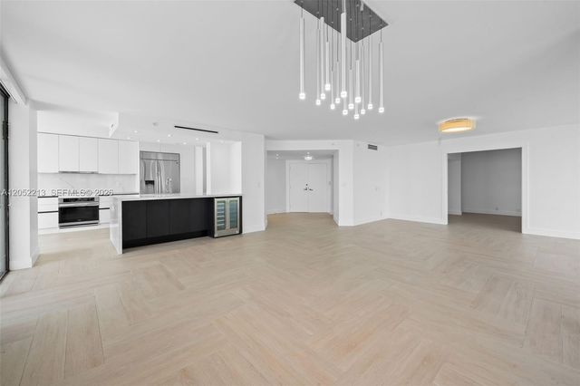 520 Brickell Key Dr A1206, Miami, FL 33131