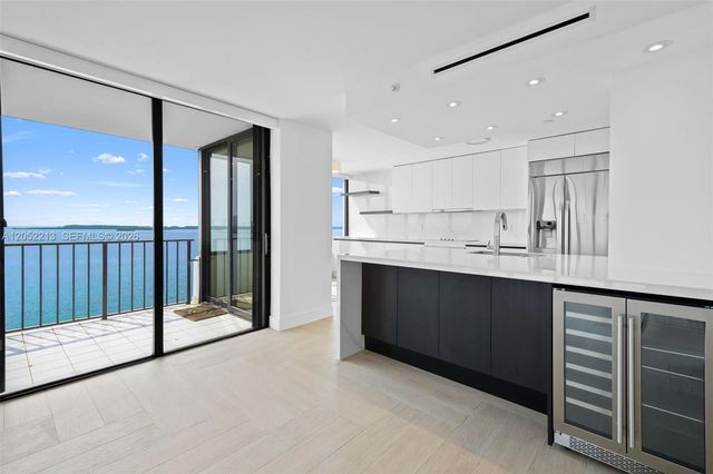520 Brickell Key Dr A1206, Miami, FL 33131