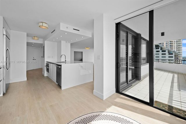 520 Brickell Key Dr A1206, Miami, FL 33131