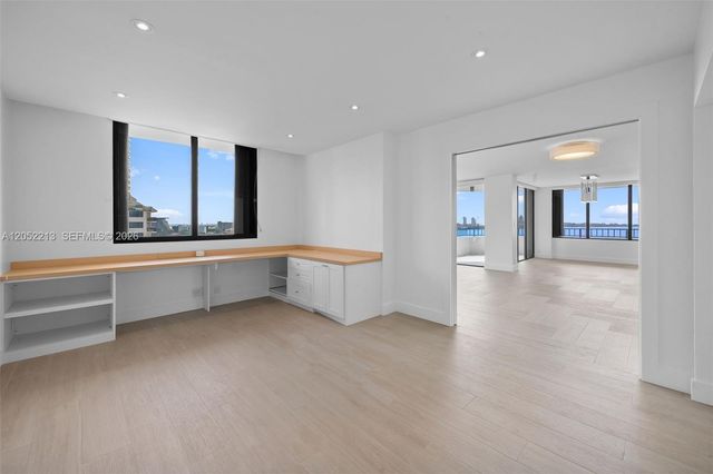 520 Brickell Key Dr A1206, Miami, FL 33131
