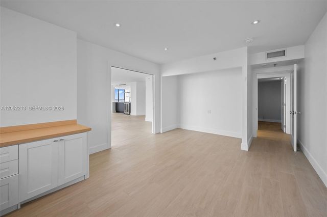 520 Brickell Key Dr A1206, Miami, FL 33131