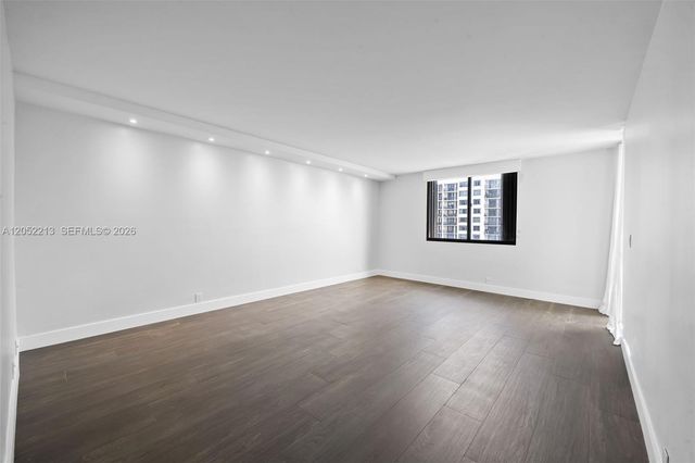520 Brickell Key Dr A1206, Miami, FL 33131