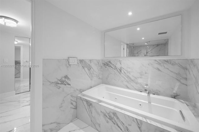 520 Brickell Key Dr A1206, Miami, FL 33131