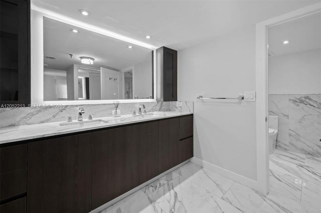 520 Brickell Key Dr A1206, Miami, FL 33131