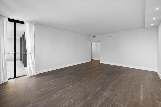 520 Brickell Key Dr A1206, Miami, FL 33131