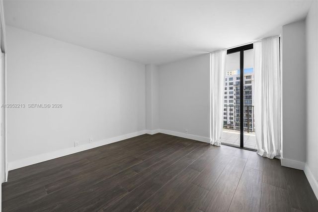 520 Brickell Key Dr A1206, Miami, FL 33131