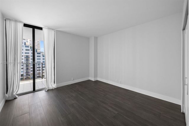 520 Brickell Key Dr A1206, Miami, FL 33131