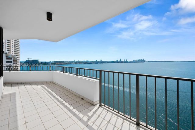 520 Brickell Key Dr A1206, Miami, FL 33131
