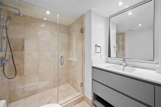 520 Brickell Key Dr A1206, Miami, FL 33131