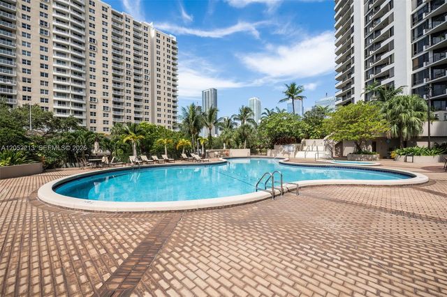 520 Brickell Key Dr A1206, Miami, FL 33131