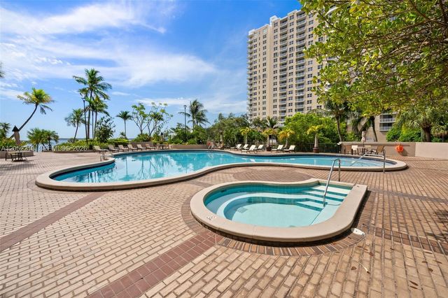 520 Brickell Key Dr A1206, Miami, FL 33131