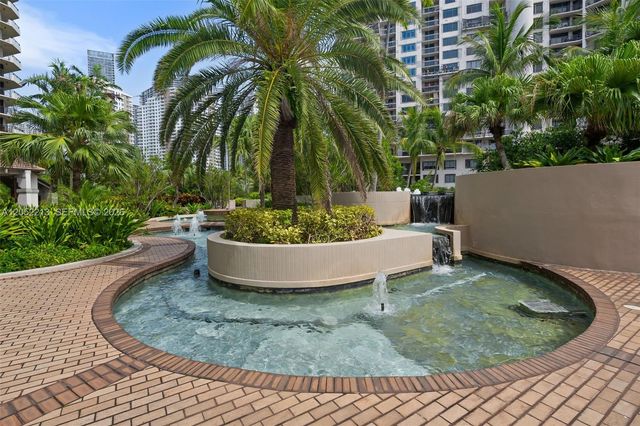 520 Brickell Key Dr A1206, Miami, FL 33131
