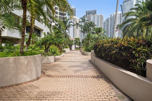 520 Brickell Key Dr A1206, Miami, FL 33131