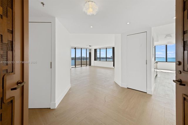 520 Brickell Key Dr A1206, Miami, FL 33131