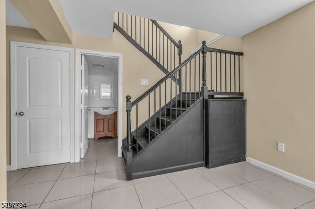 183 Thorne St, Jersey City, NJ 07307