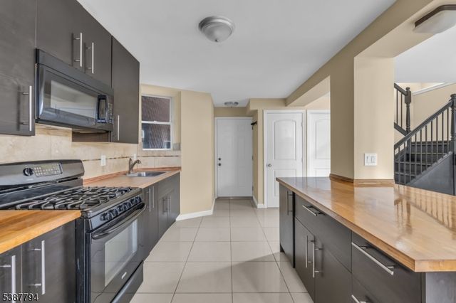 183 Thorne St, Jersey City, NJ 07307
