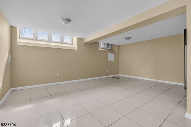 183 Thorne St, Jersey City, NJ 07307
