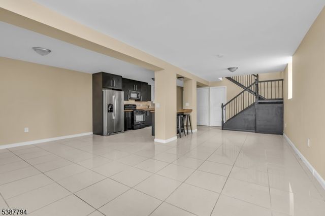 183 Thorne St, Jersey City, NJ 07307