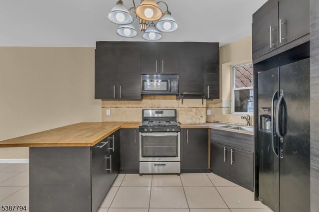 183 Thorne St, Jersey City, NJ 07307