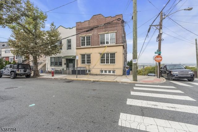 183 Thorne St, Jersey City, NJ 07307