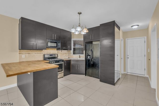 183 Thorne St, Jersey City, NJ 07307
