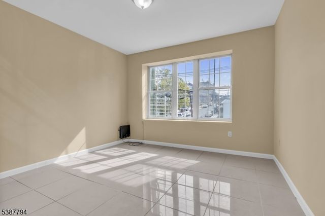 183 Thorne St, Jersey City, NJ 07307