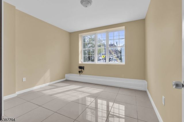 183 Thorne St, Jersey City, NJ 07307