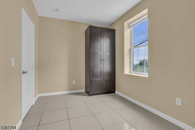 183 Thorne St, Jersey City, NJ 07307