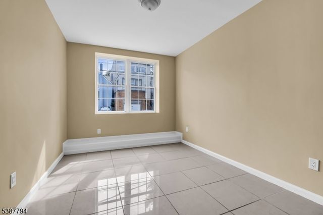 183 Thorne St, Jersey City, NJ 07307
