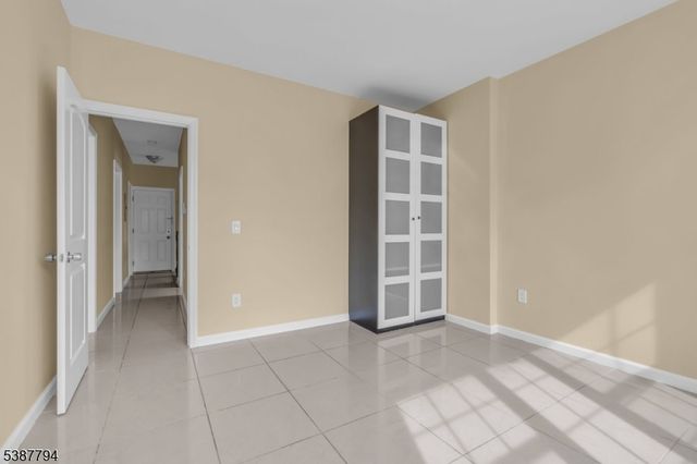 183 Thorne St, Jersey City, NJ 07307