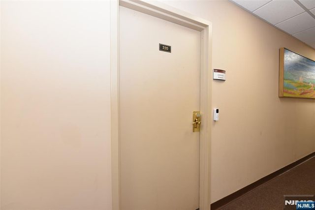 555 Goffle Road 220, Ridgewood, NJ 07450