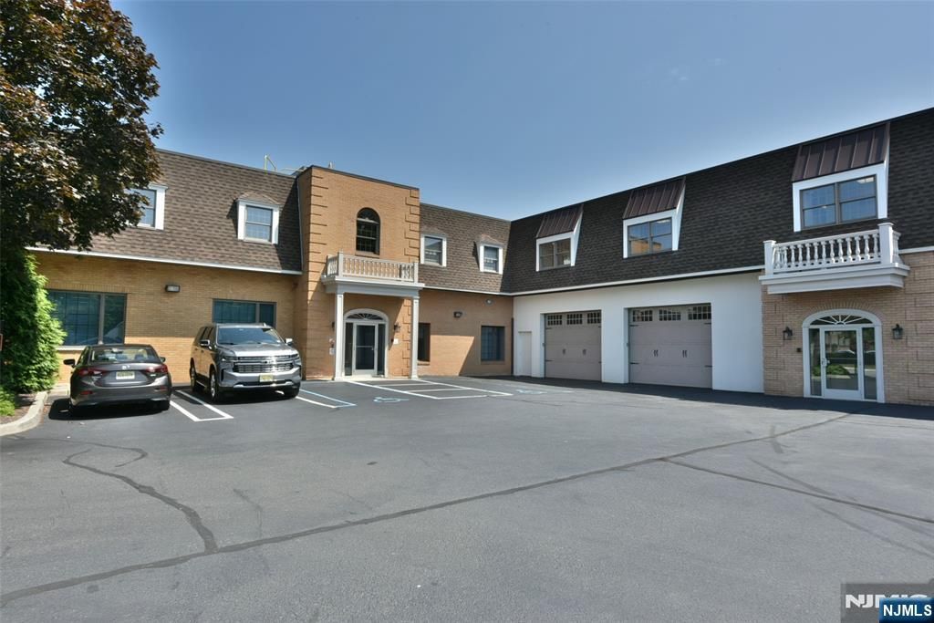 555 Goffle Road 220, Ridgewood, NJ 07450