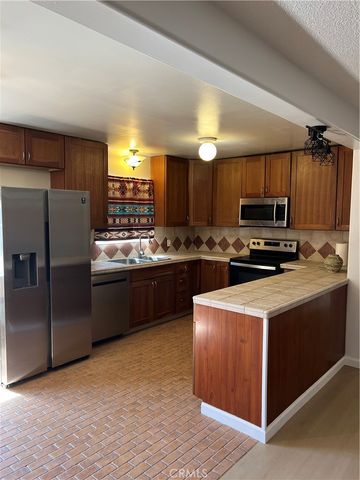 4069 N Sunnyside, Fresno, CA 93727