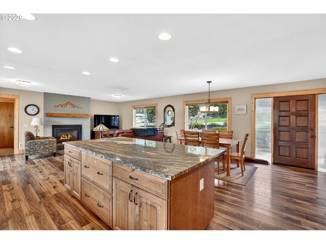 9732 Se LADERA Ct, Damascus, OR 97089