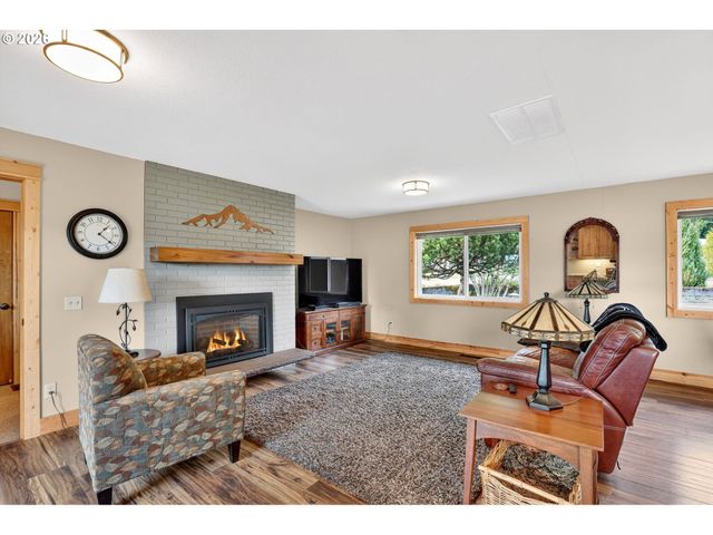 9732 Se LADERA Ct, Damascus, OR 97089