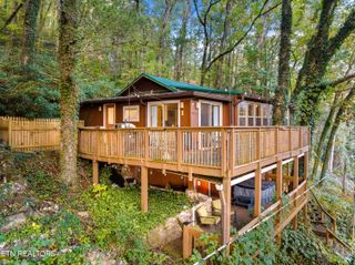103 Long Branch Rd, Townsend, TN 37882