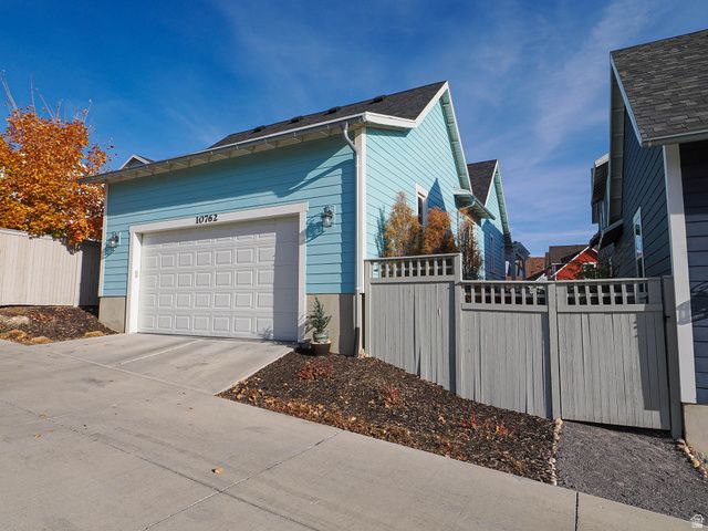 10762 S BEACH COMBER WAY, South Jordan, UT 84009