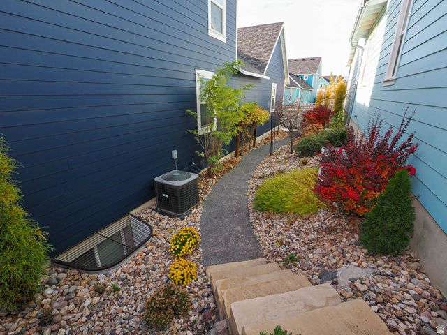 10762 S BEACH COMBER WAY, South Jordan, UT 84009