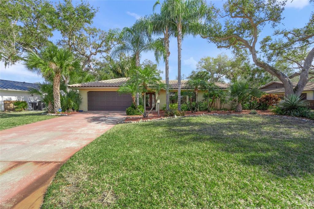 Image 1 of property listing at 4049 SOUTHWELL WAY, Sarasota, FL 34241